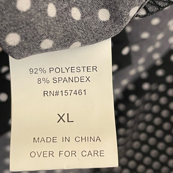 Cathy long-sleeved button-down top, never worn, polyester/spandex - Picture 5 of 6